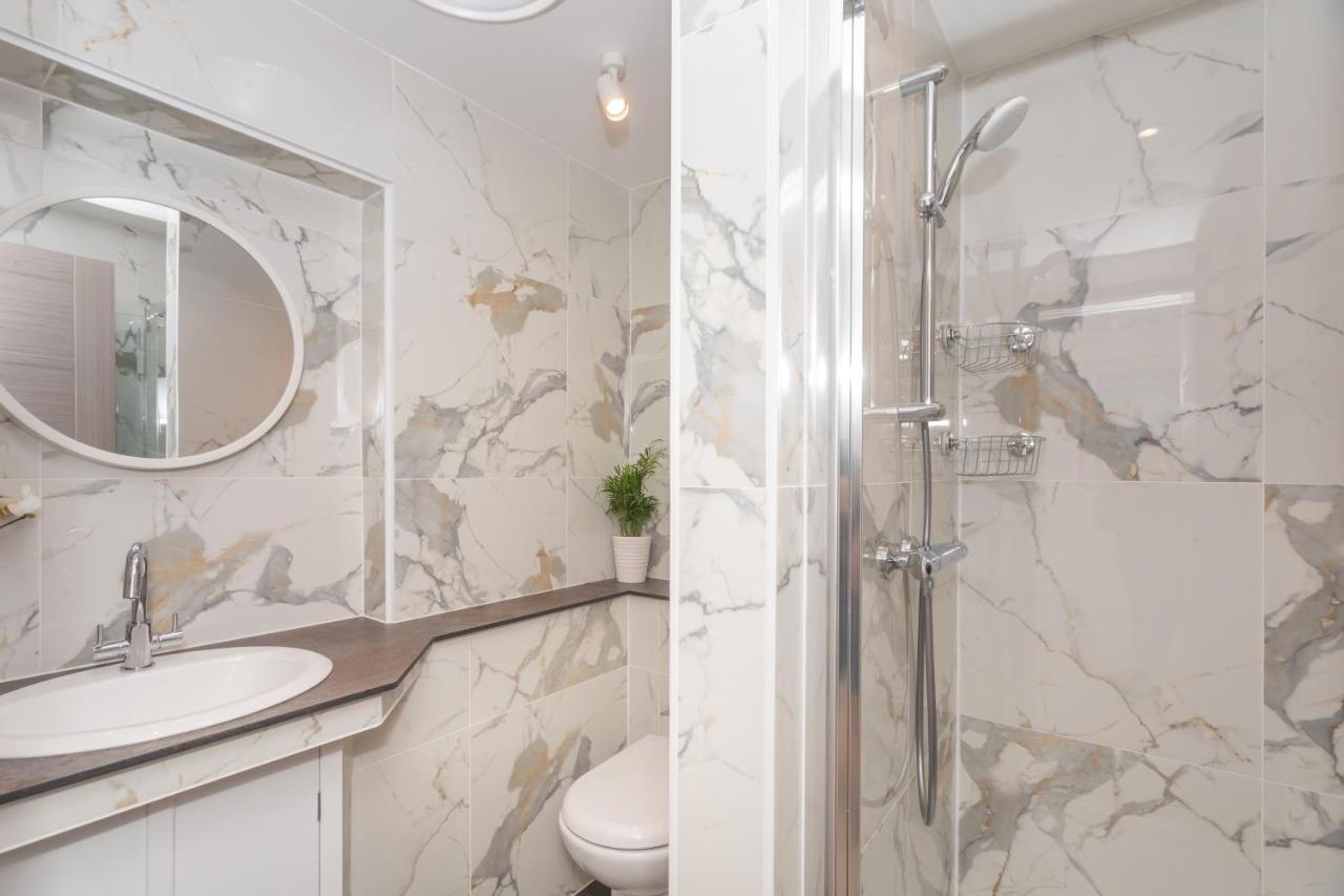 Apartamento The Blue Door Bath Exterior foto